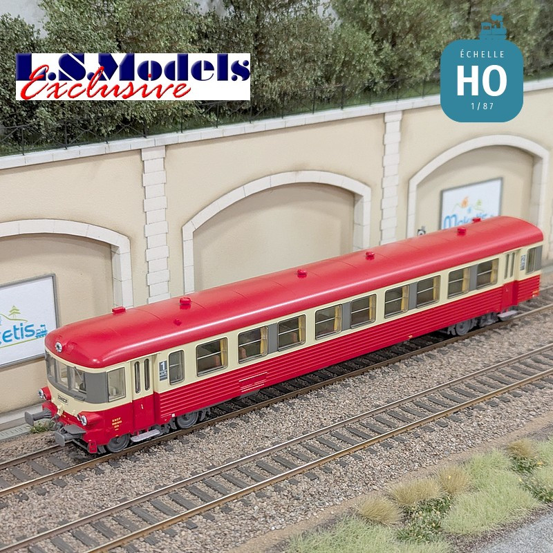 Diesel railcar EAD X4696 - XR8693 red cream deco 1976 Digital sound SNCF Ep V HO LS Models 10063S - Maketis